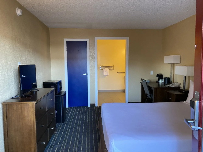 Marina Village Inn