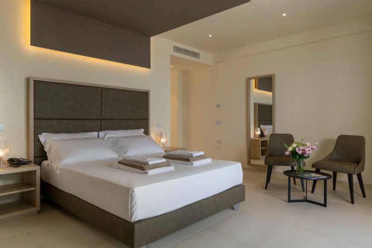 Palace Lido Hotel & Suites