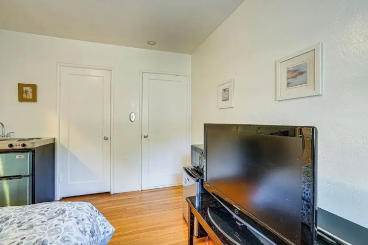 Serene Studio in SF Suburbs: Quiet + Cat Friendly!
