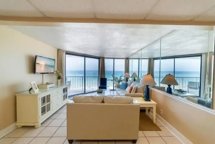 Leeward 403 at Edgewater