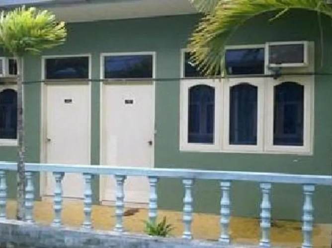 Standard Sextuple Family room