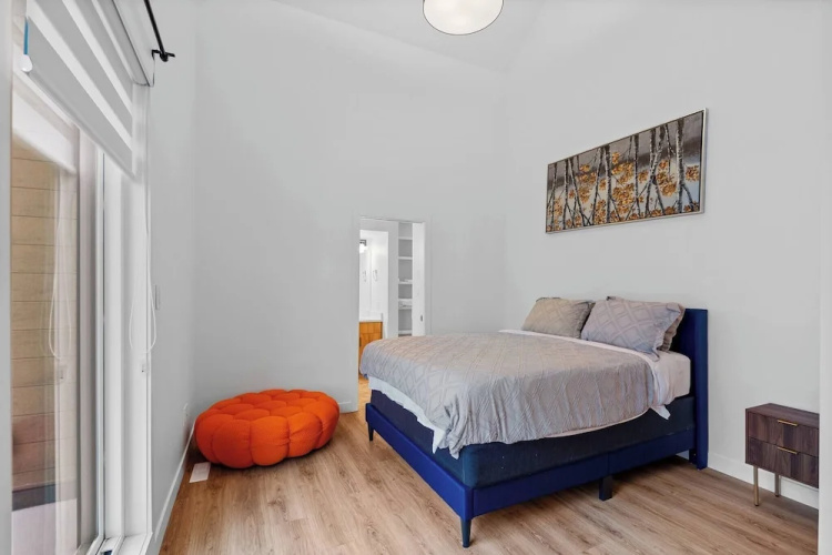 Luxurious Large 3 Bedroom Loft Saskatchewan Drive