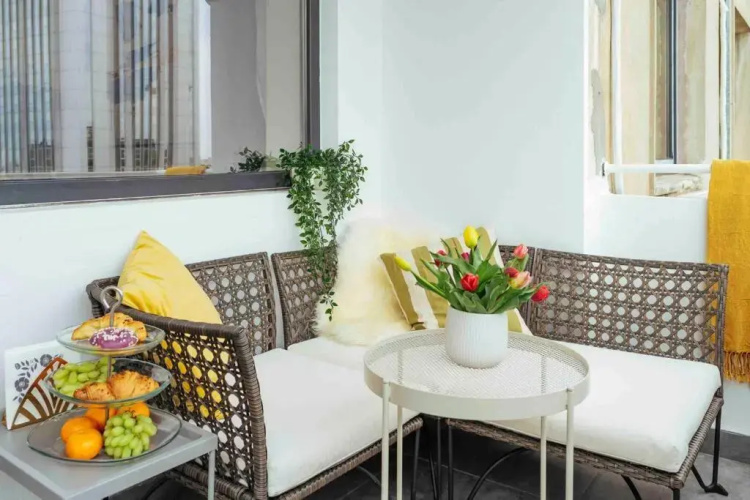 Sunny 2BR Flat-Top Location-Amazing Views