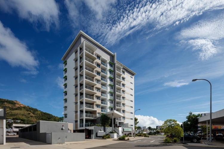 2 Bedrooms Quadruple Apartment