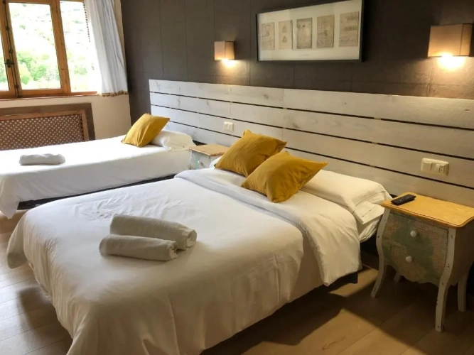 Standard Triple room