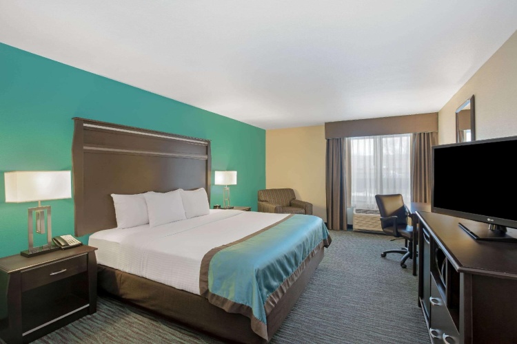 Deluxe Double room with city view