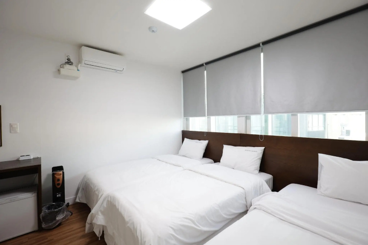 Standard Triple room