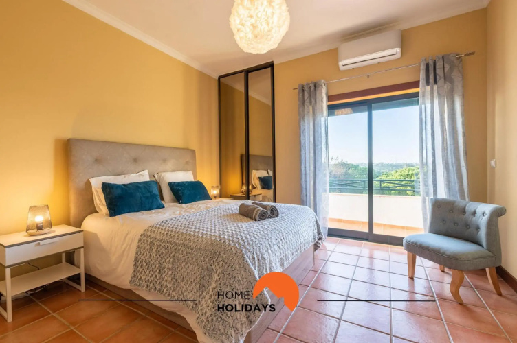 #071 Stunning Spacious Flat w Pool 5m Beach