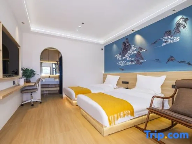 Standard Twin room with mountain view