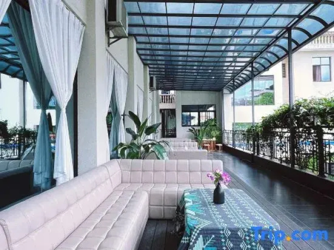 Jadeco Hotel