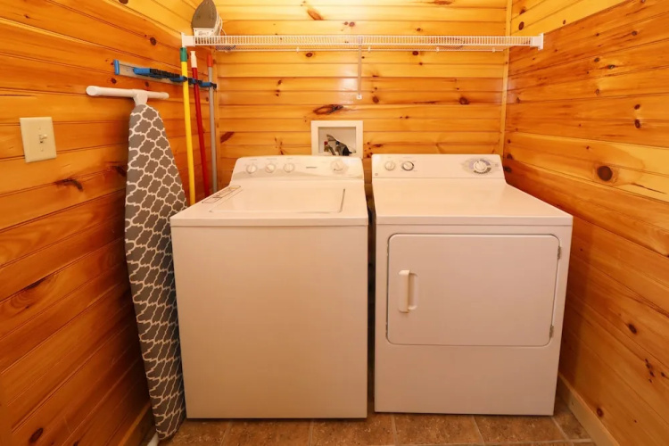 Smoky Bear Manor - Five Bedroom Cabin