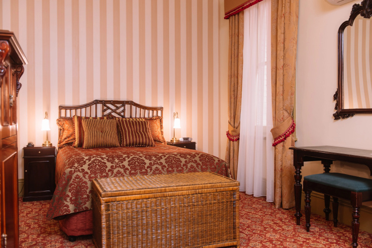 Hadley's Orient Hotel