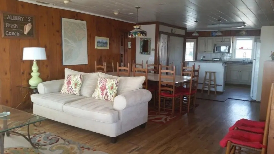 Conch Out - 4 Br home by RedAwning