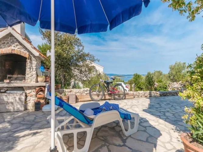 2 Bedrooms Apartment with sea view