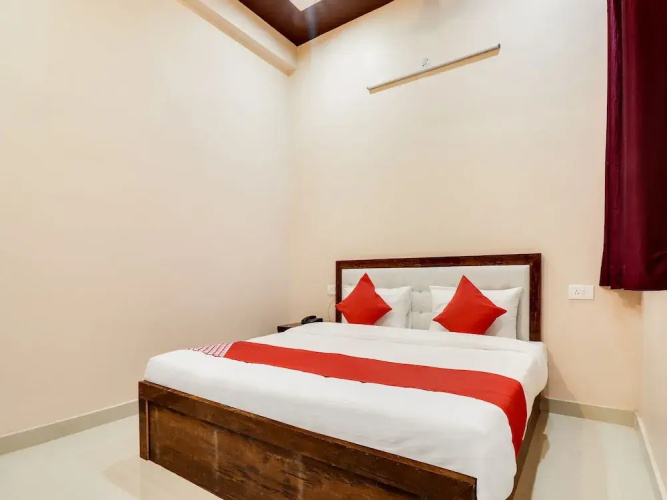 OYO 29246 Surabhi Inn