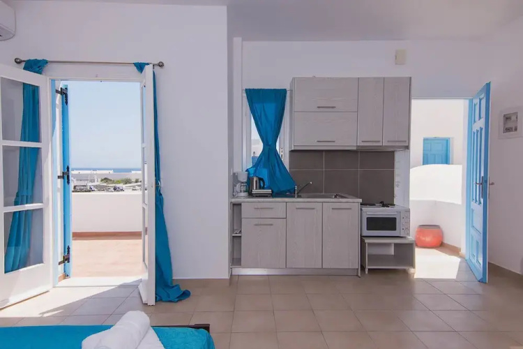 Kamari Sunset Escape With Santorini Views