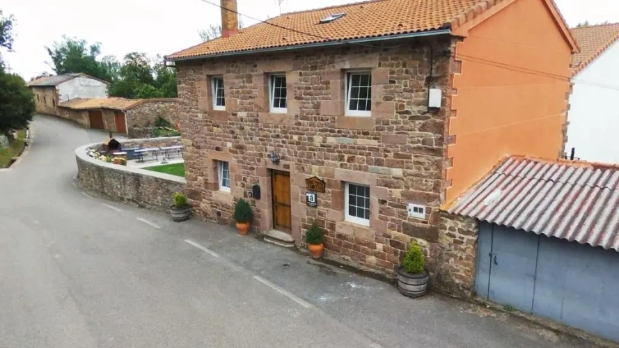 2 Bedrooms Cottage