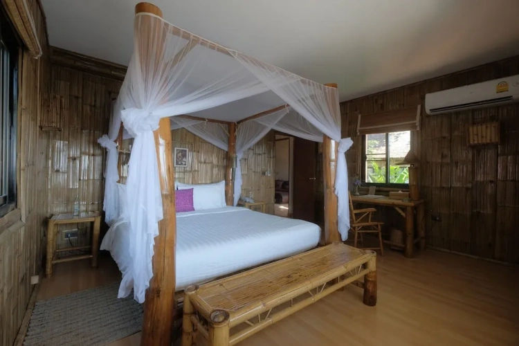 2 Bedrooms Standard Family room with balcony