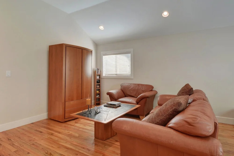 2BR Renovated Austin Coach House by RedAwning
