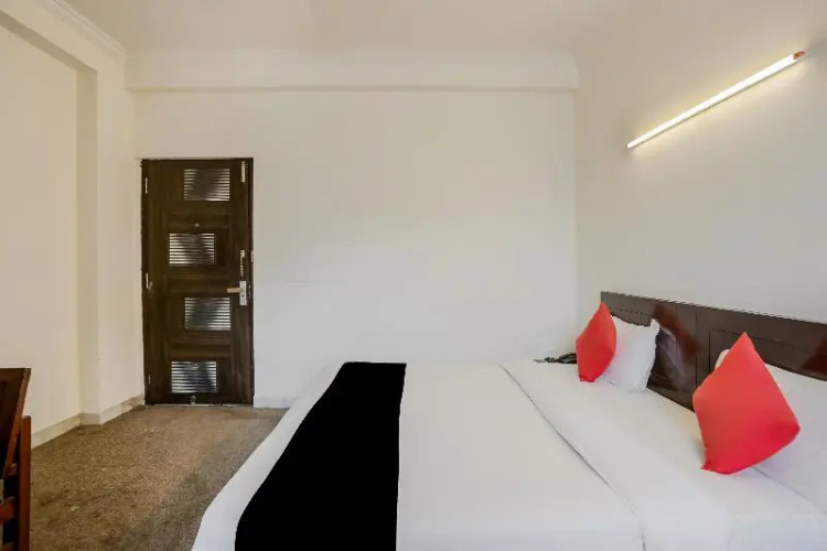 Capital O 25053 Hotel Devi Palace