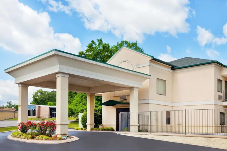 Super 8 Ft. Oglethorpe GA/Chatt TN Area