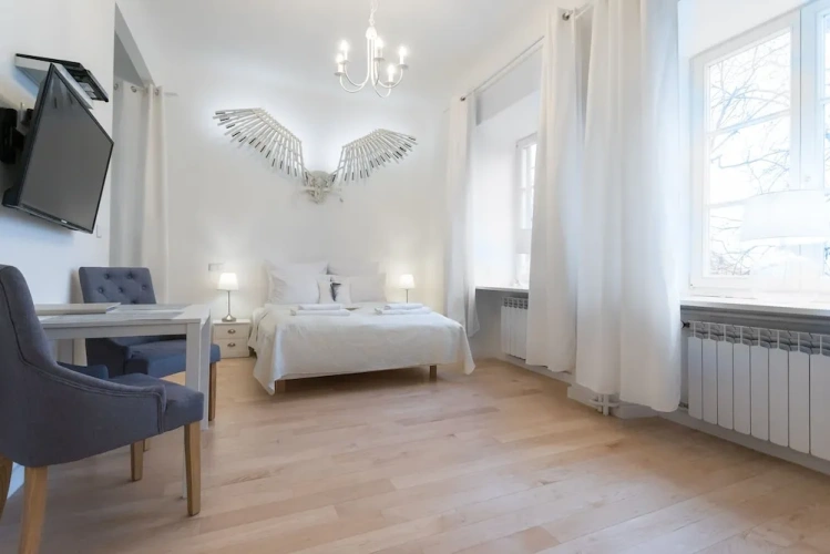 1 Bedroom Apartment with courtyard view