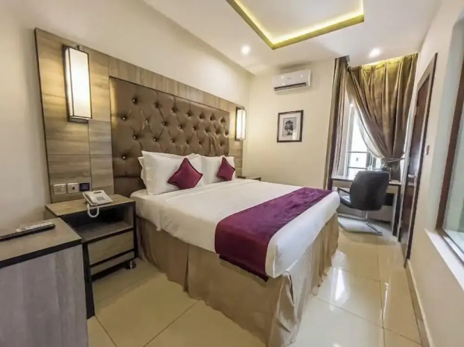 Rento Hotel and Suites