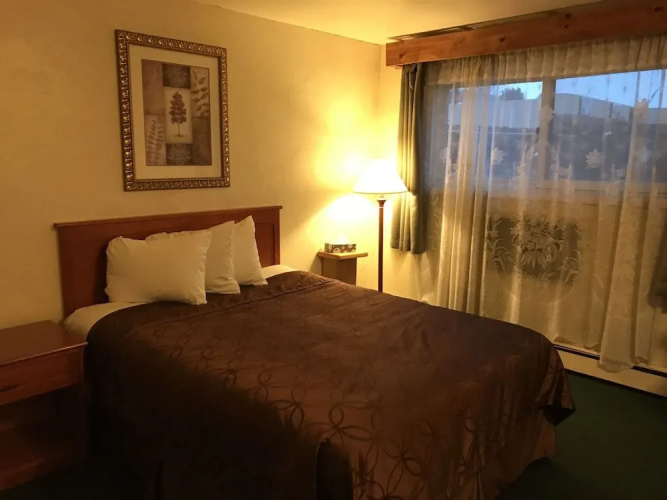 Frontier Lodge