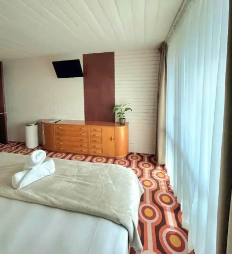 2 Bedrooms Suite with balcony