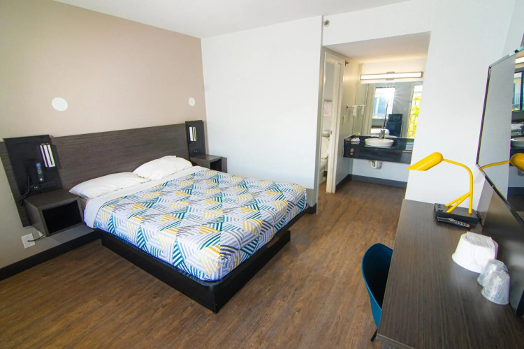 Motel 6 Lantana, FL