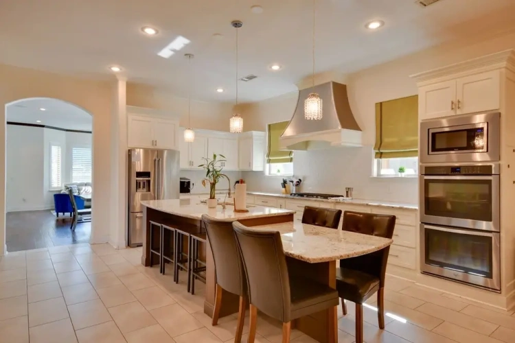 5 Bedrooms Cottage