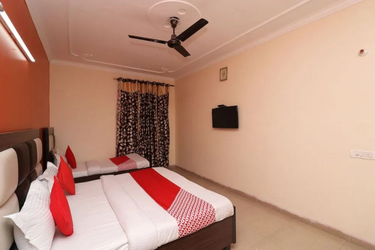 OYO 35663 Mayank Palace