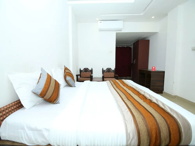 OYO 9857 Hotel Suryaa