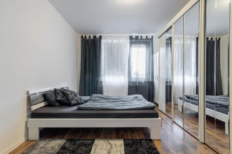 Id 5502 - Private Apartment