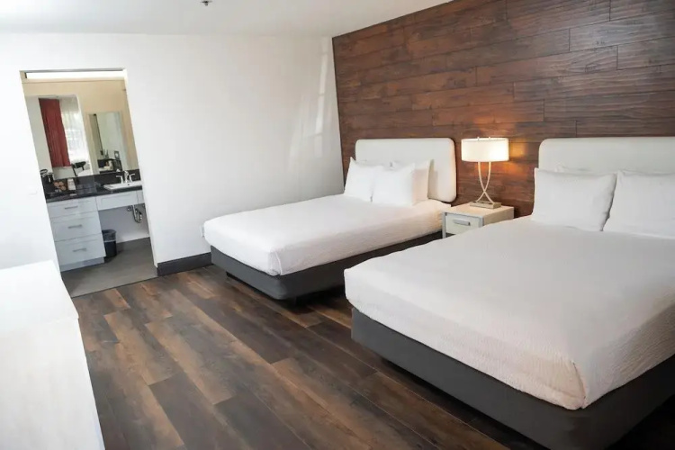 Carson Valley Motor Lodge & Suites
