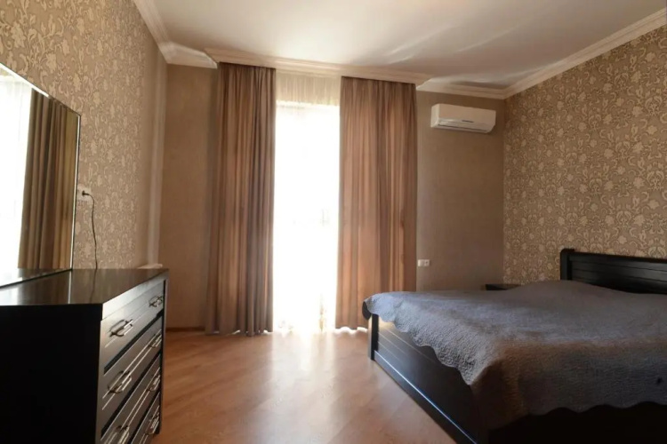 Teo's Apart N1