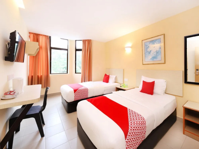 Seven Days Hotel