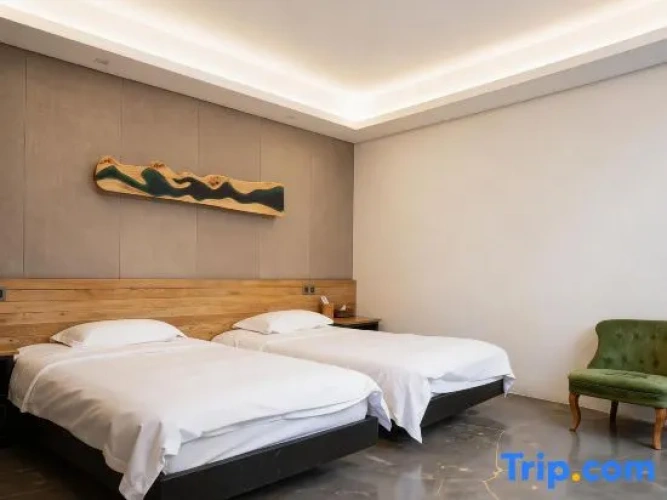 Standard Twin room with courtyard view