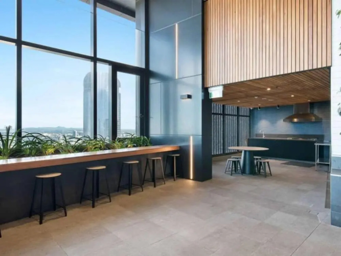 2BR Luxury Skytower CBD Pool Gym Netflix