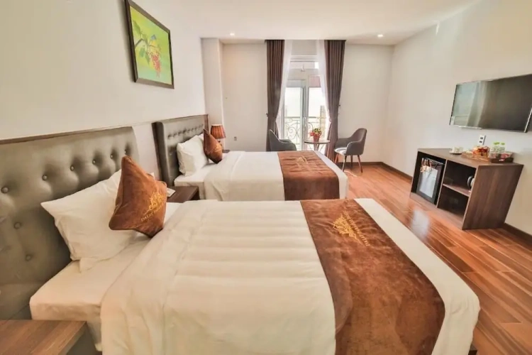 Deluxe Triple room with balcony and with city view