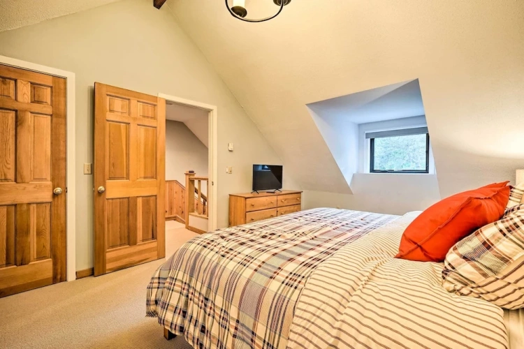 4 Bedrooms Apartment