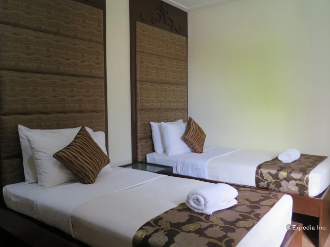 717 Cesar Place Hotel