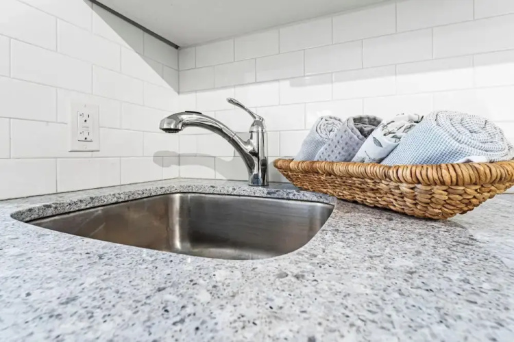 Private Apt Neardowntown Ideal for Long Stays U4