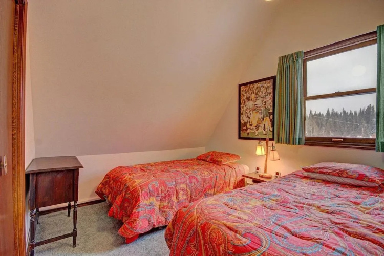 Elk View 4 Br home by RedAwning