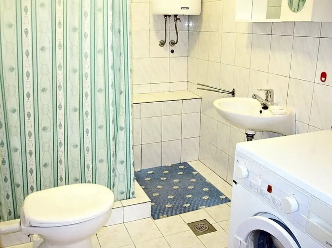 Apartment Serene Step From The Sea, Sleeps 5