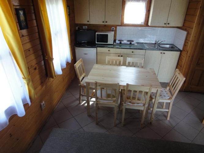 3 Bedrooms Bungalow