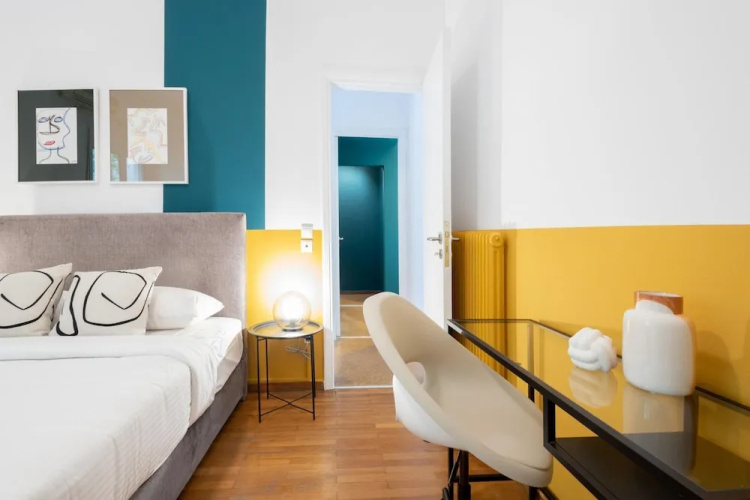 Spacious High-ceiling 2-bedroom by Acropolis Museum