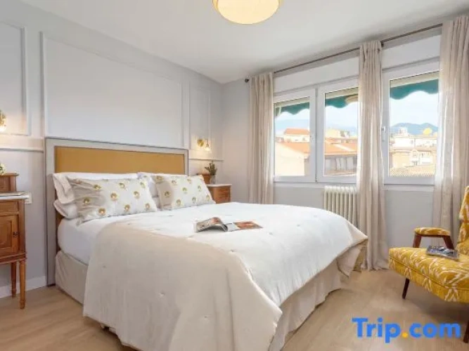 3 Bedrooms Apartment