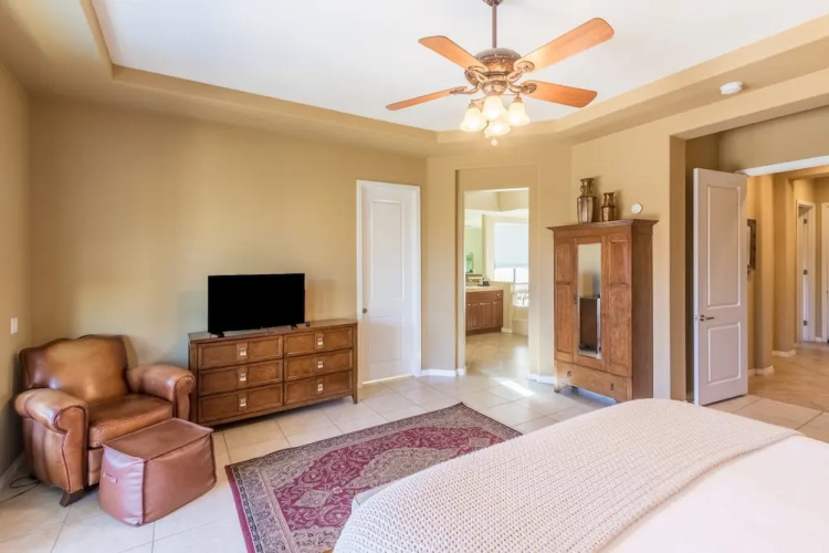 Aurora by AvantStay Stylish Spacious Oasis w Pool Spa BBQ