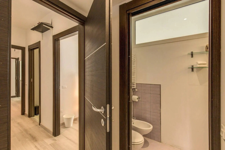 Italy Rents Colosseum - Termini